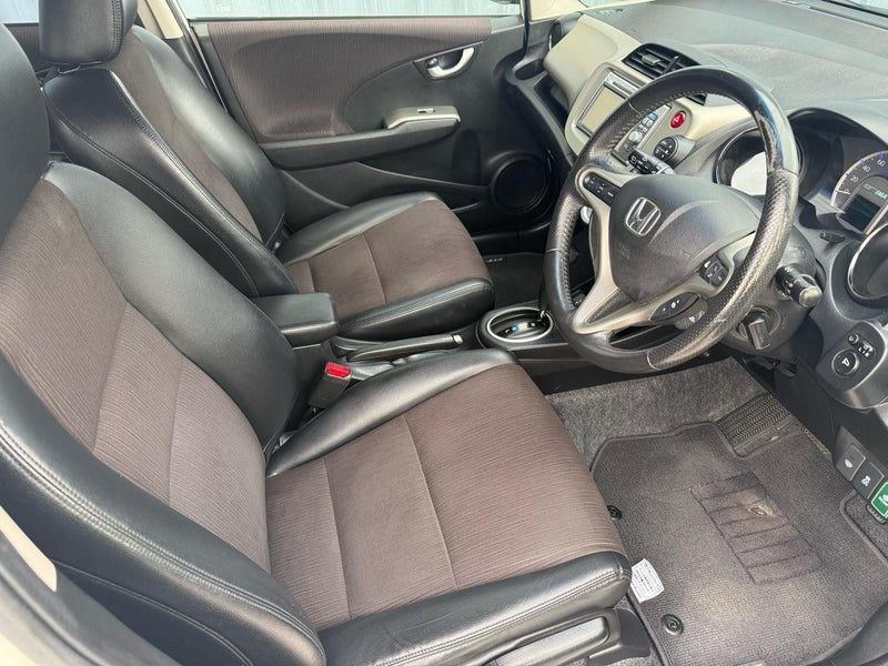 2013 Honda Fit Hybrid, photo 2