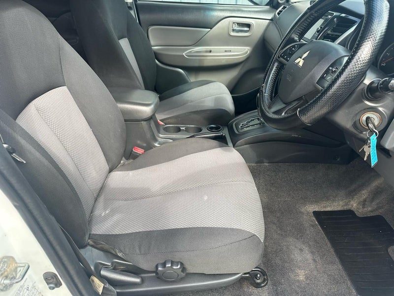 2017 Mitsubishi Triton GLXR, photo 2