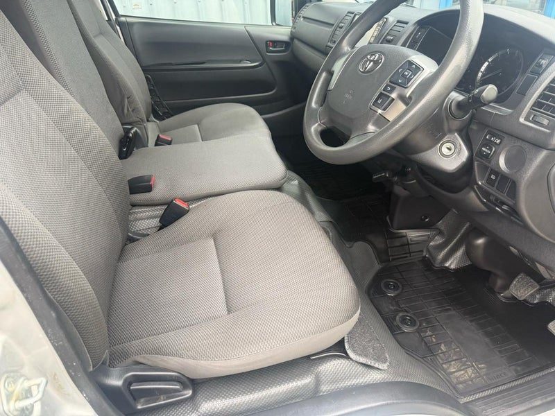 2020 Toyota Hiace DX 5 Door, photo 2