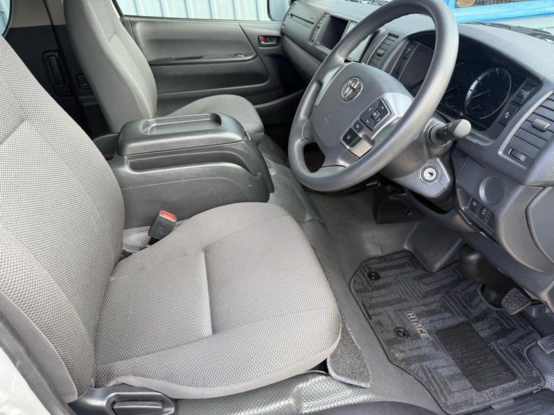 2024 Toyota Hiace DX 10 Seater, photo 2