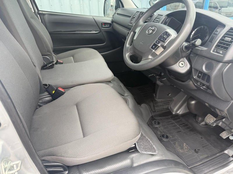 2022 Toyota Hiace DX 5 Door High Roof 6 Seater, photo 2