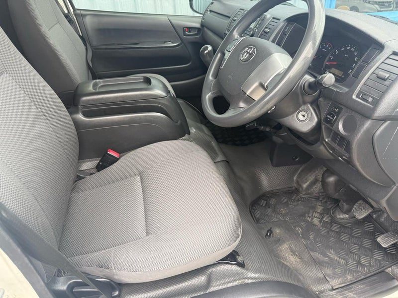2016 Toyota Hiace ZL TD 3.0D/5MT/5D, photo 2