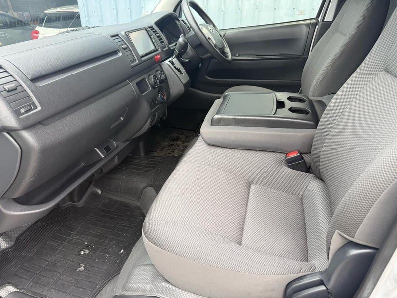 2020 Toyota Hiace DX 5 Door 6 Seater, photo 2