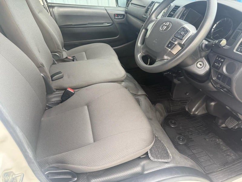 2022 Toyota Hiace DX 5 Door, photo 3