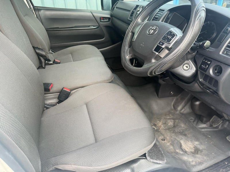2022 Toyota Hiace DX 5 Door, photo 2