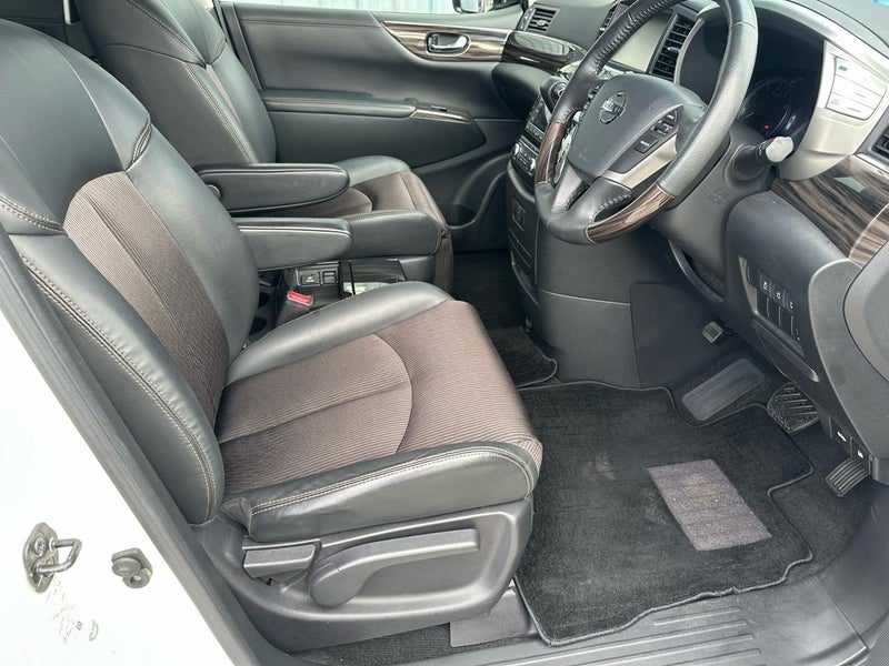 2017 Nissan Elgrand Highway Star Urban selection, photo 2