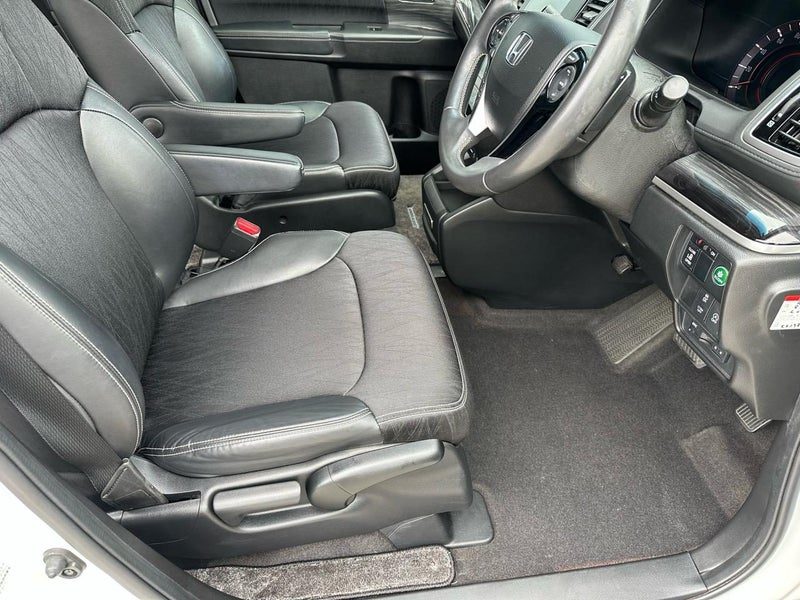 2014 Honda Odyssey Absolute, photo 2