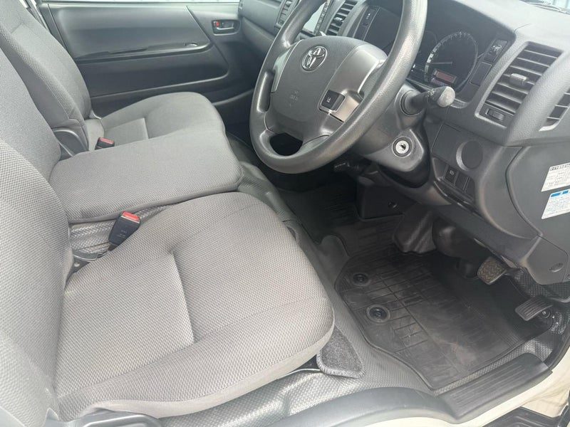 2018 Toyota Hiace DX 5 Door, photo 2