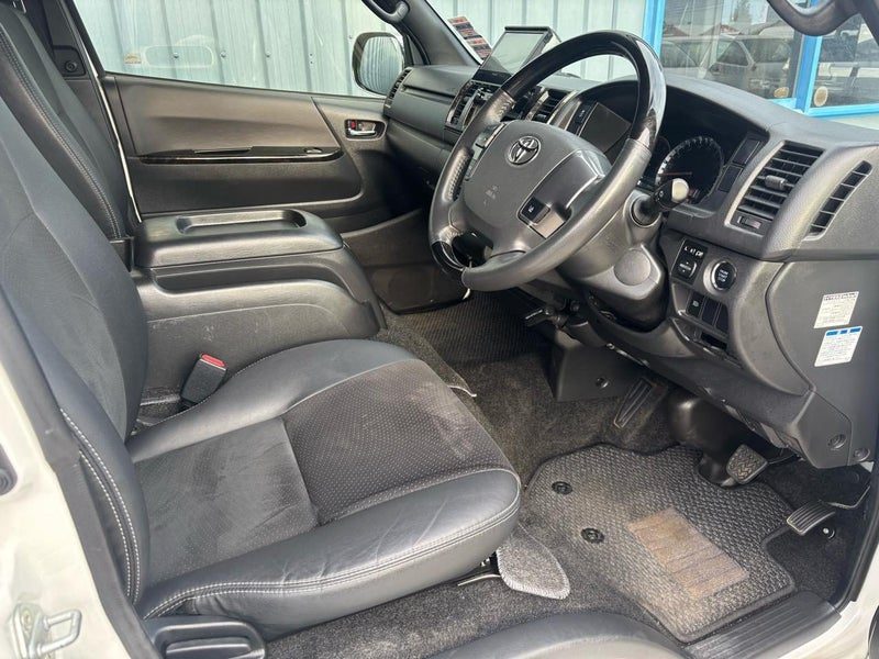 2020 Toyota Hiace Super GL, photo 2