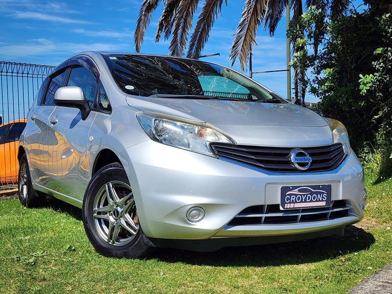 2014 Nissan Note X 5-Door Hatchback, photo 2