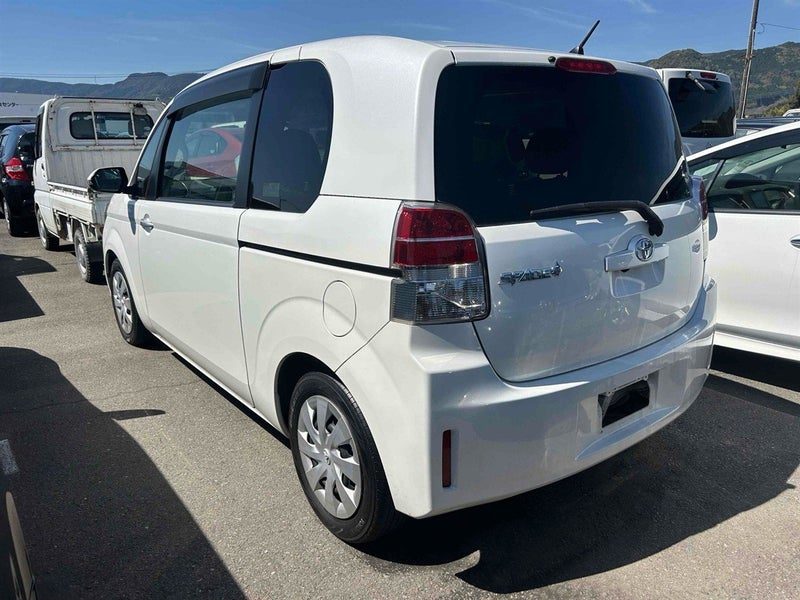 2015 Toyota Spade F, photo 2