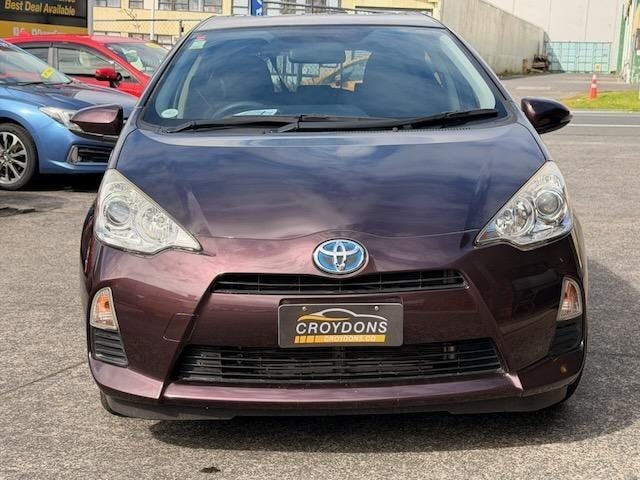 2014 Toyota Aqua, photo 2