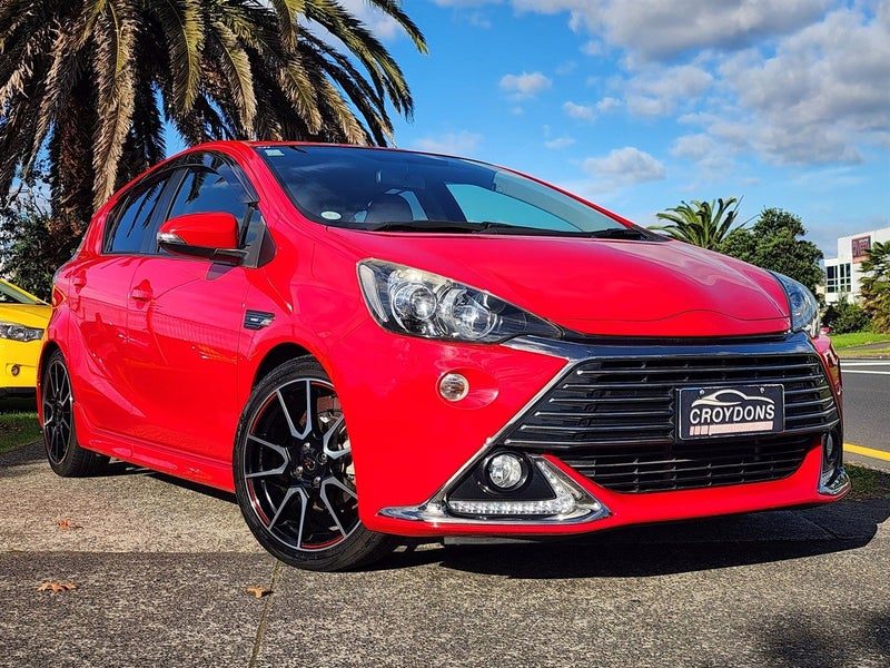 2014 Toyota Aqua, photo 2