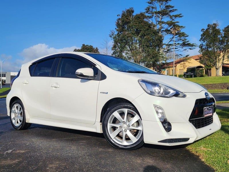 2015 Toyota Aqua, main photo