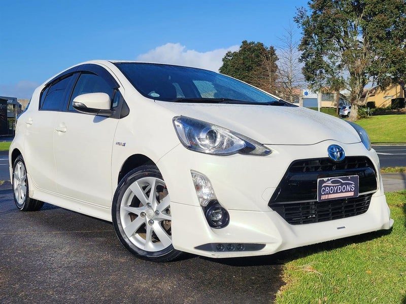 2015 Toyota Aqua, photo 2