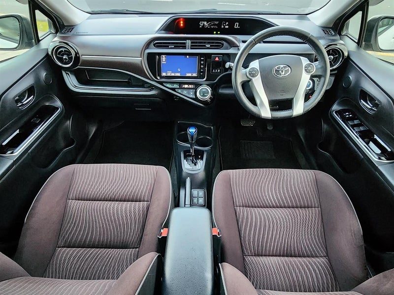 2015 Toyota Aqua, photo 3