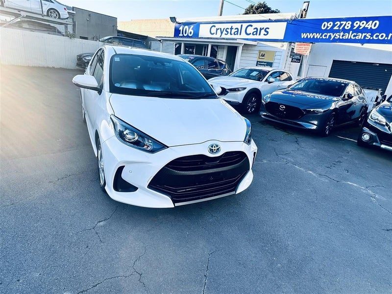 2021 Toyota Yaris Hybrid, photo 2