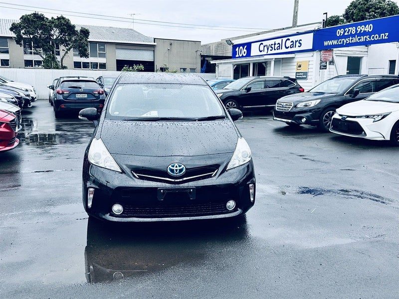 2013 Toyota Prius Alpha, photo 2