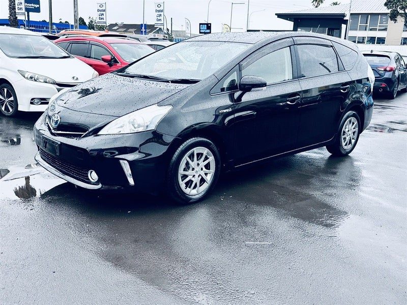 2013 Toyota Prius Alpha, photo 3