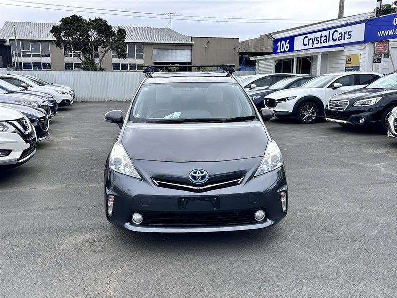 2013 Toyota Prius Alpha, photo 2