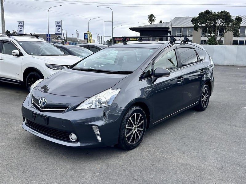 2013 Toyota Prius Alpha, photo 3