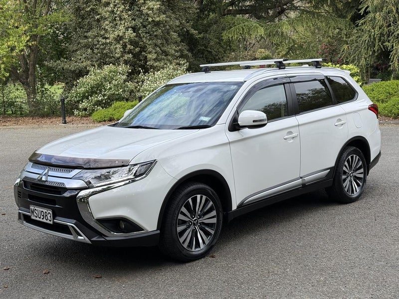 2020 Mitsubishi Outlander XLS, photo 2