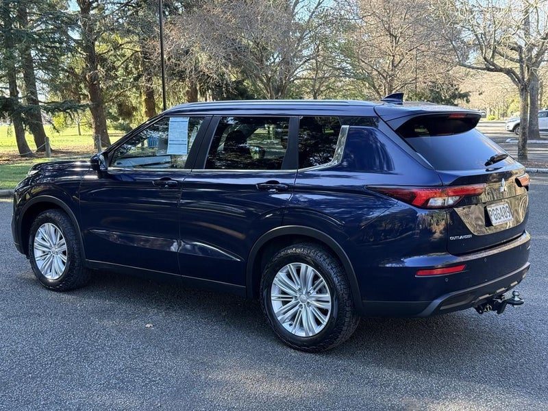 2022 Mitsubishi Outlander LS 4WD, photo 3