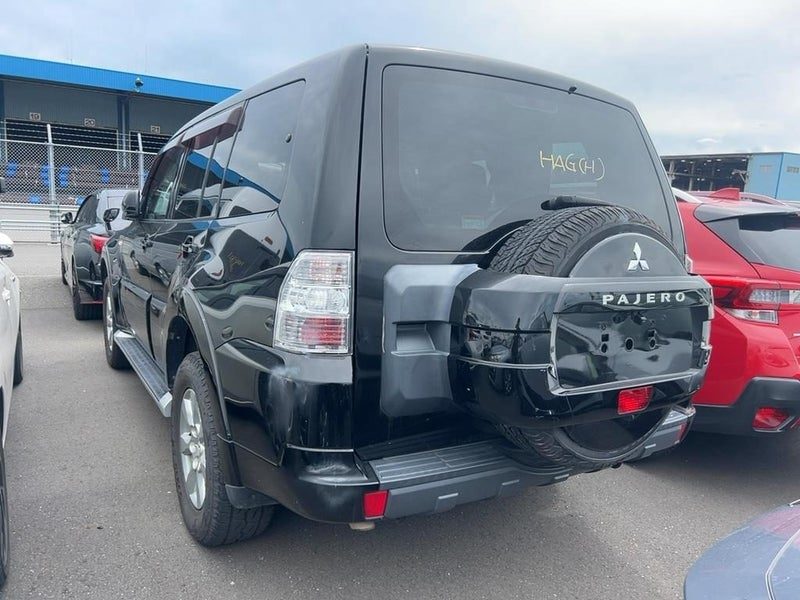 2015 Mitsubishi Pajero, photo 2
