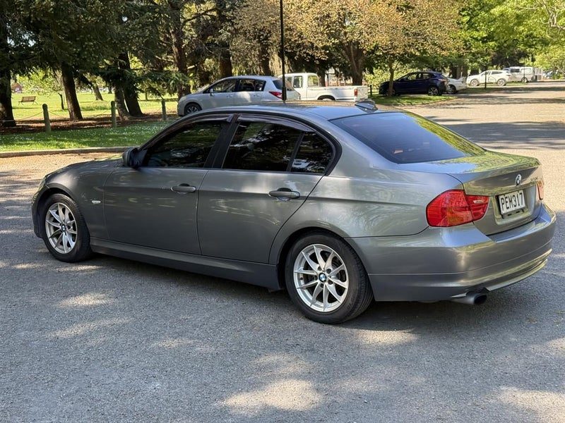 2010 BMW 320i, photo 3