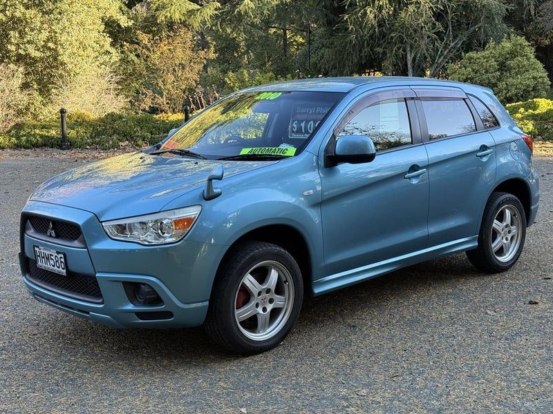 2010 Mitsubishi RVR, photo 2