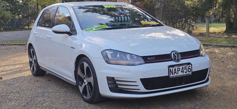 2013 Volkswagen Golf, main photo