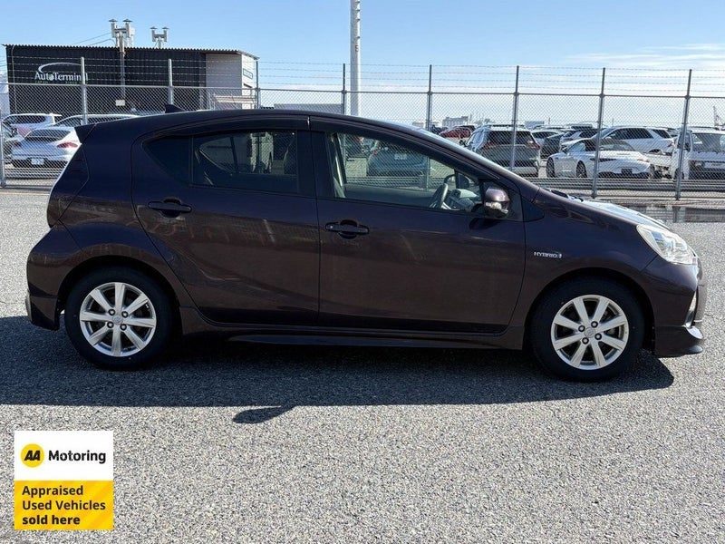 2014 Toyota Aqua Hybrid / AA Appraised, photo 3