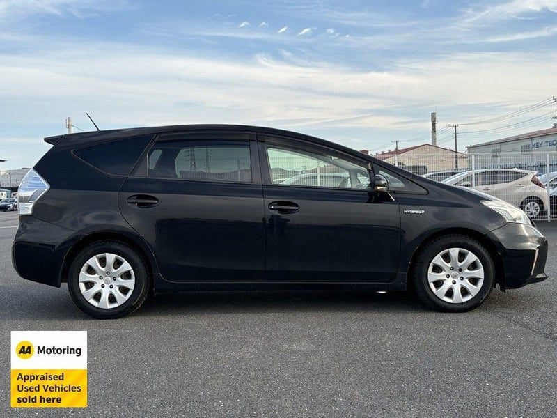 2014 Toyota Prius Alpha Wagon, photo 3