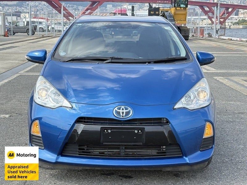 2013 Toyota Aqua Hybrid / Low 61,000kms, photo 2