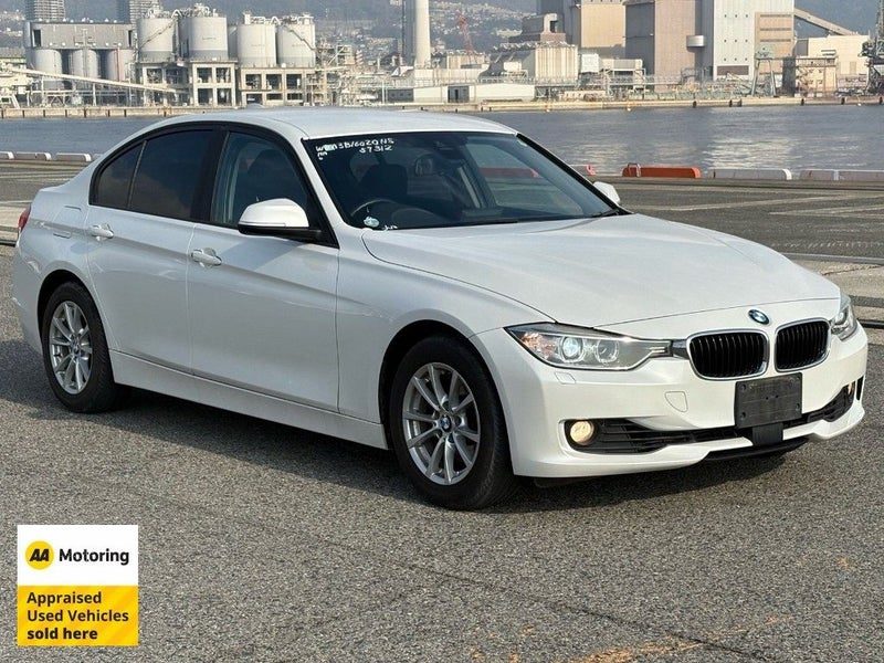 2014 BMW 320i Low 41,000kms / Cruise
