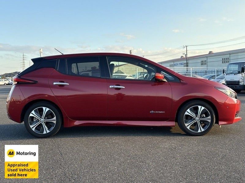 2017 Nissan Leaf 40G / Low 28,000kms / Pro Pilot, photo 3
