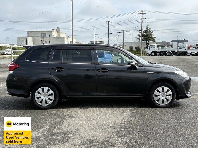 2015 Toyota Corolla Fielder Hybrid, photo 3