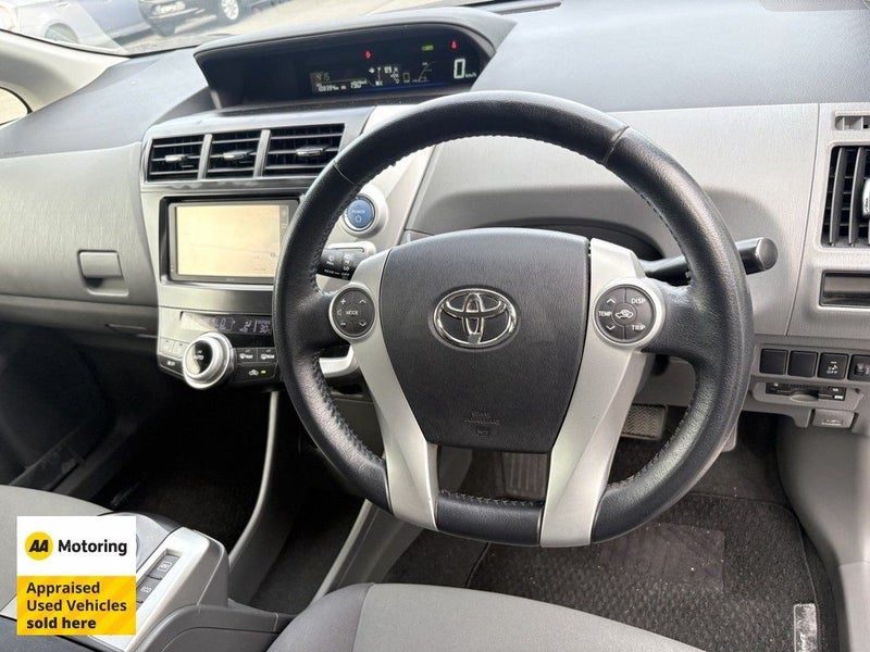 2012 Toyota Prius Alpha Hybrid /, photo 3