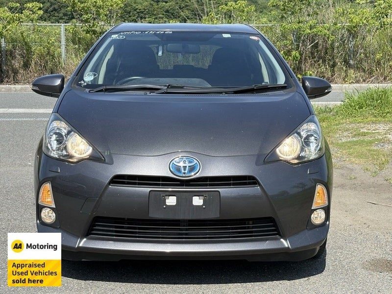 2014 Toyota Aqua Hybrid / Free AA Appraisal, photo 2