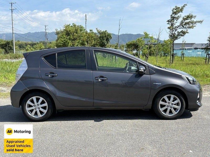 2014 Toyota Aqua Hybrid / Free AA Appraisal, photo 3