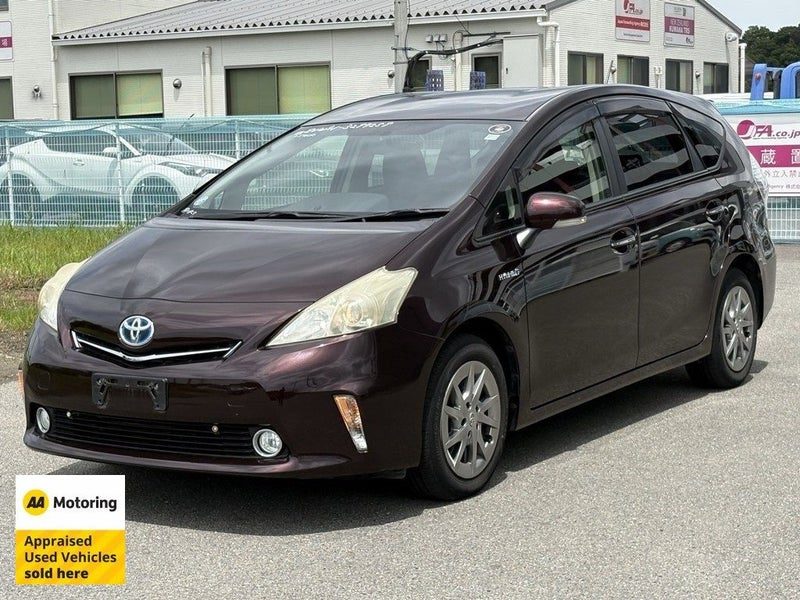2013 Toyota Prius Alpha Hybrid S Tune, photo 2