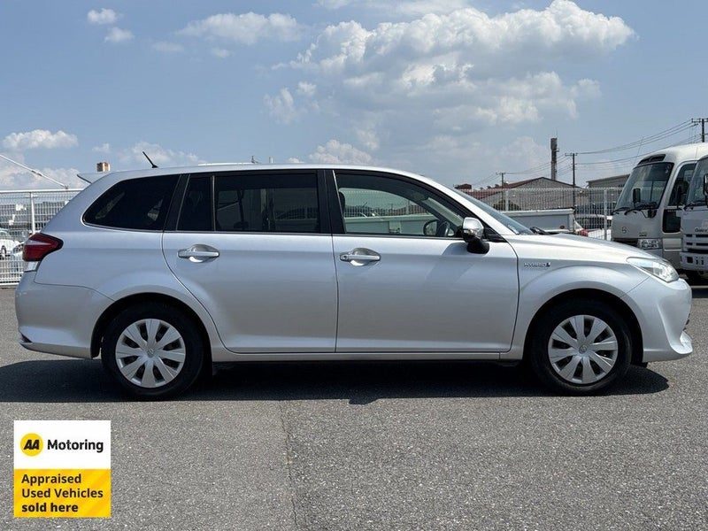 2017 Toyota Corolla Fielder G / Hybrid, photo 3
