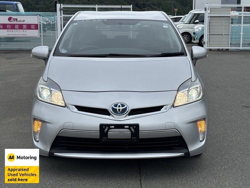 2016 Toyota Prius PHV Hybrid / Low 68,000kms, photo 2