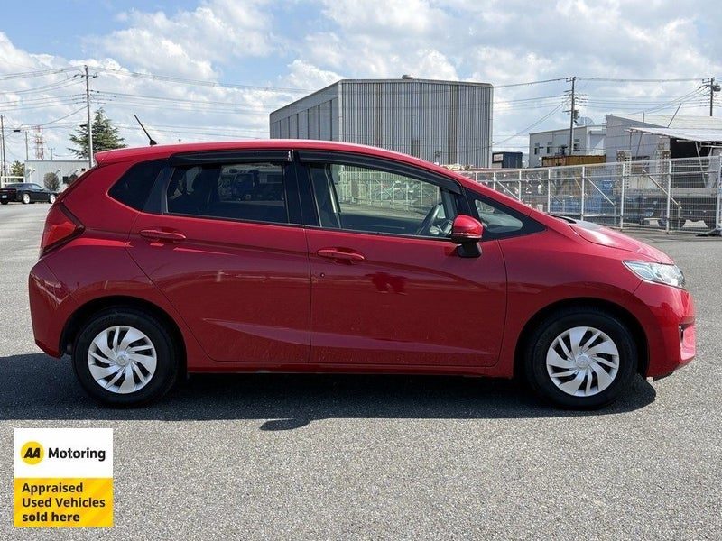 2016 Honda Fit 13G / Low 49,000kms, photo 3