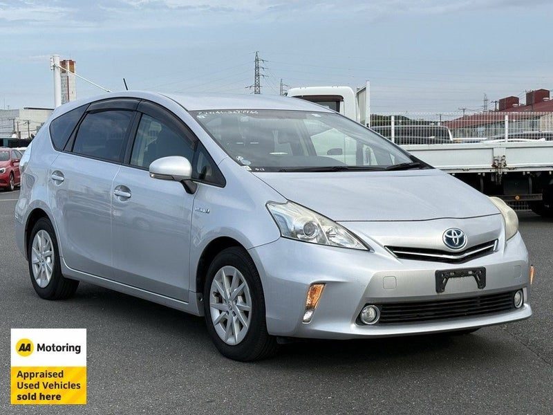 2013 Toyota Prius Alpha Hybrid / Low 85kms