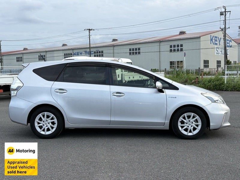 2013 Toyota Prius Alpha Hybrid / Low 85kms, photo 3