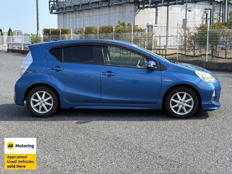 2013 Toyota Aqua Hybrid / Aero Pack / Leather, photo 3
