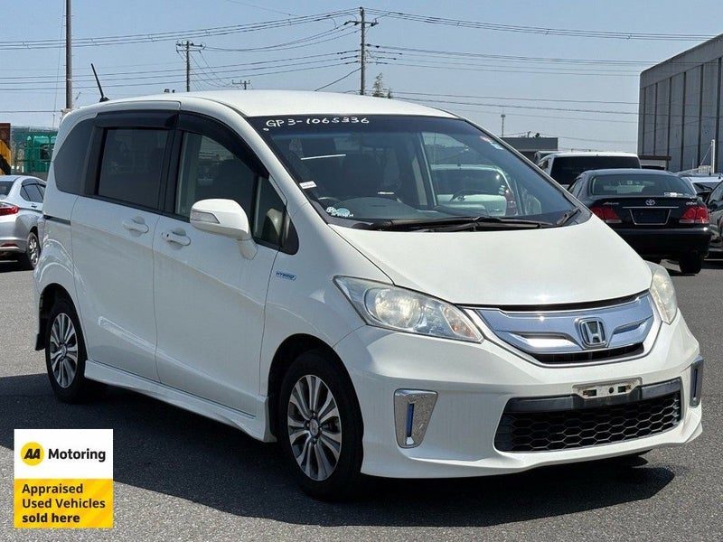 2013 Honda Freed Hybrid / 6 Seats / Cruise, main photo