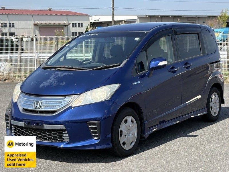 2013 Honda Freed Hybrid / 6 Seats / Economical
