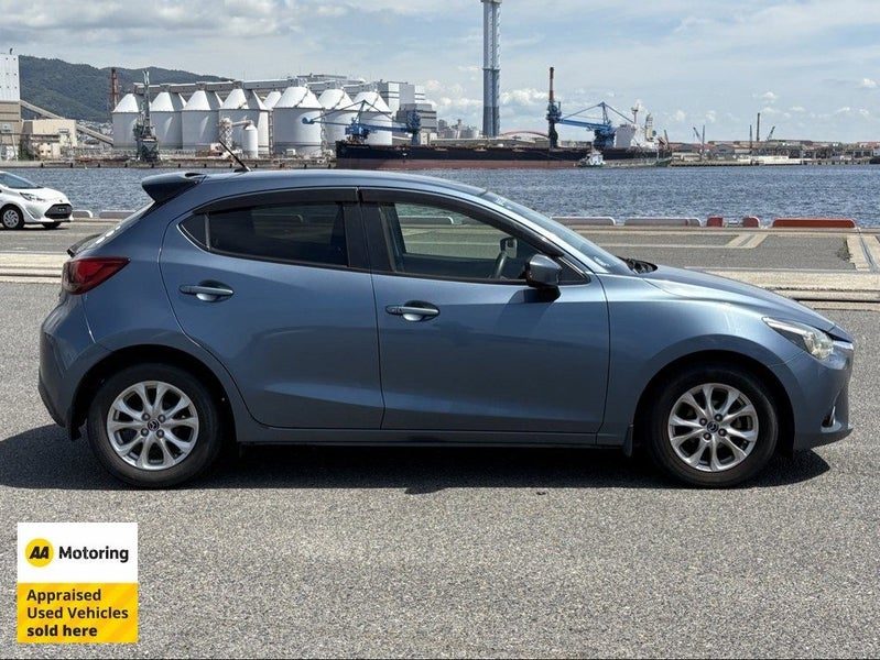 2015 Mazda Demio 13S / Safety Package, photo 3